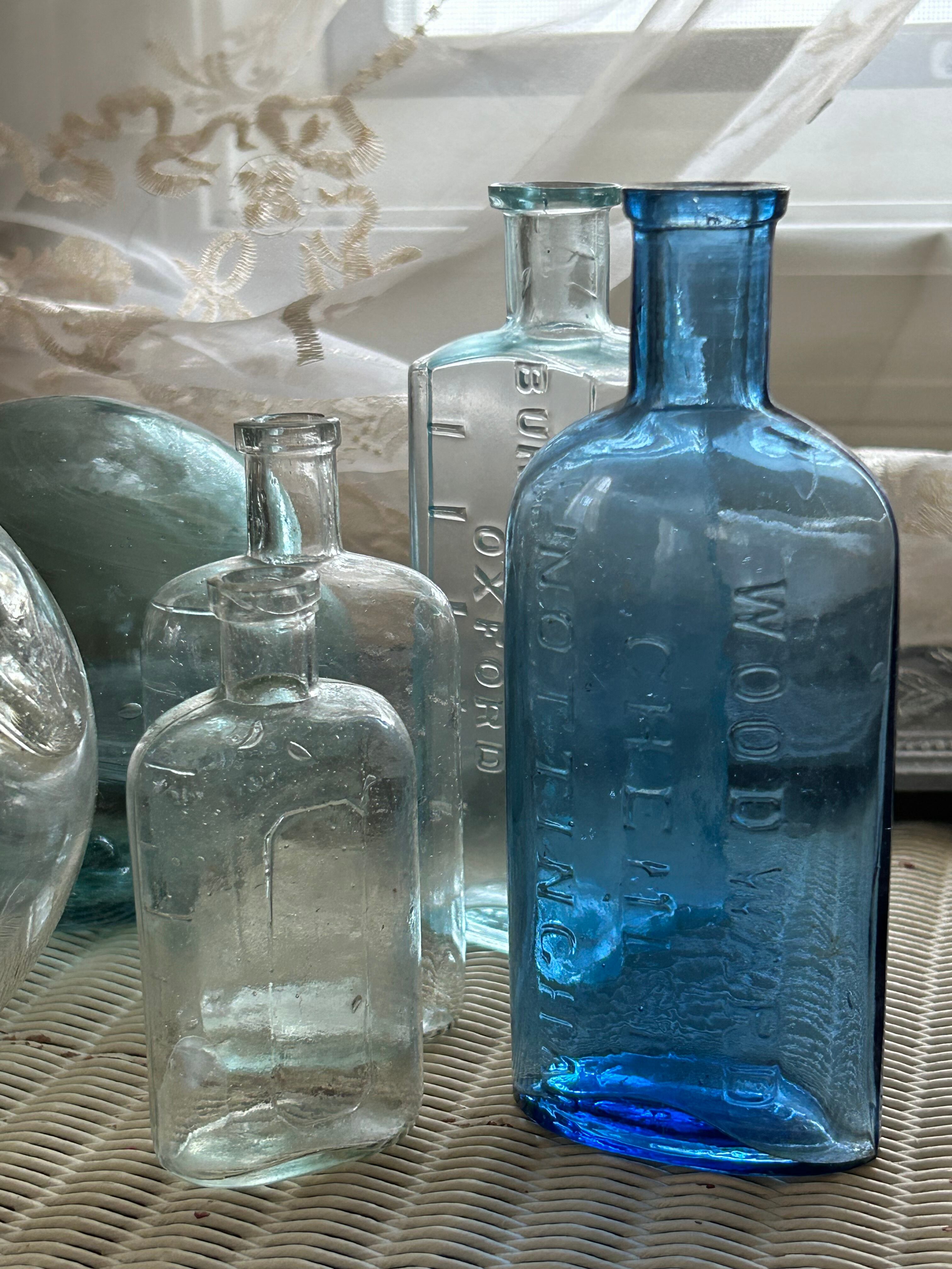 英国アンティーク ブルーのケミカルガラスボトル 薬瓶 WOODWARD CHEMIST NOTTINGHAM ② インテリア小物 フラワーベース
