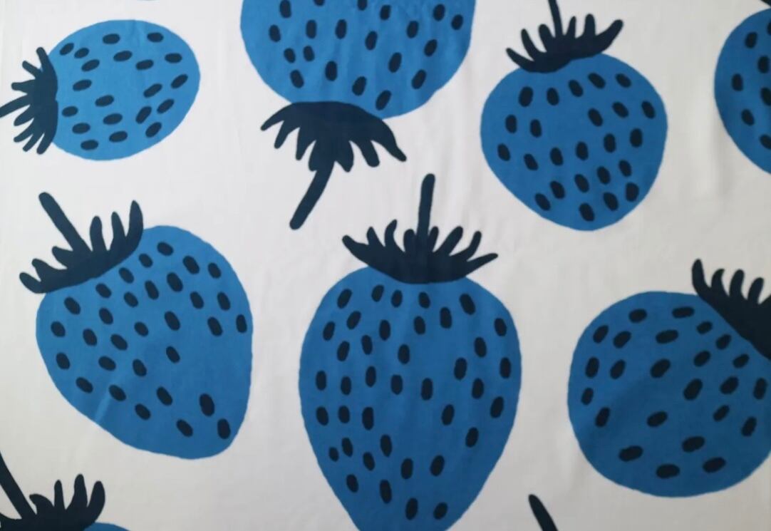 marimekko マリメッコ / MANSIKKA マンシッカ ブルー 145×50 | Taloni