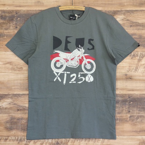 デウスエクスマキナ メンズ 半袖 Tシャツ Deus Ex Machina XT250 TEE セロー250