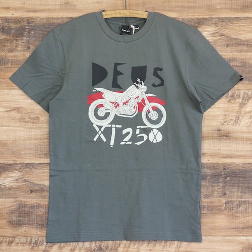 デウスエクスマキナ メンズ 半袖 Tシャツ Deus Ex Machina XT250 TEE セロー250