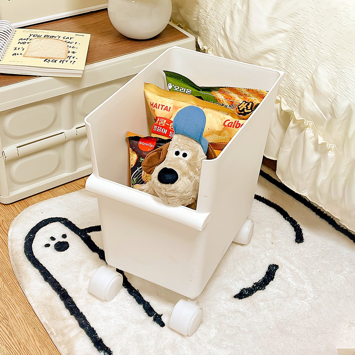 GOODS】使いやすいホワイトキャスター付ペット用品収納ケース GOODS】使いやすいホワイトキャスター付ペット用品収納ケース