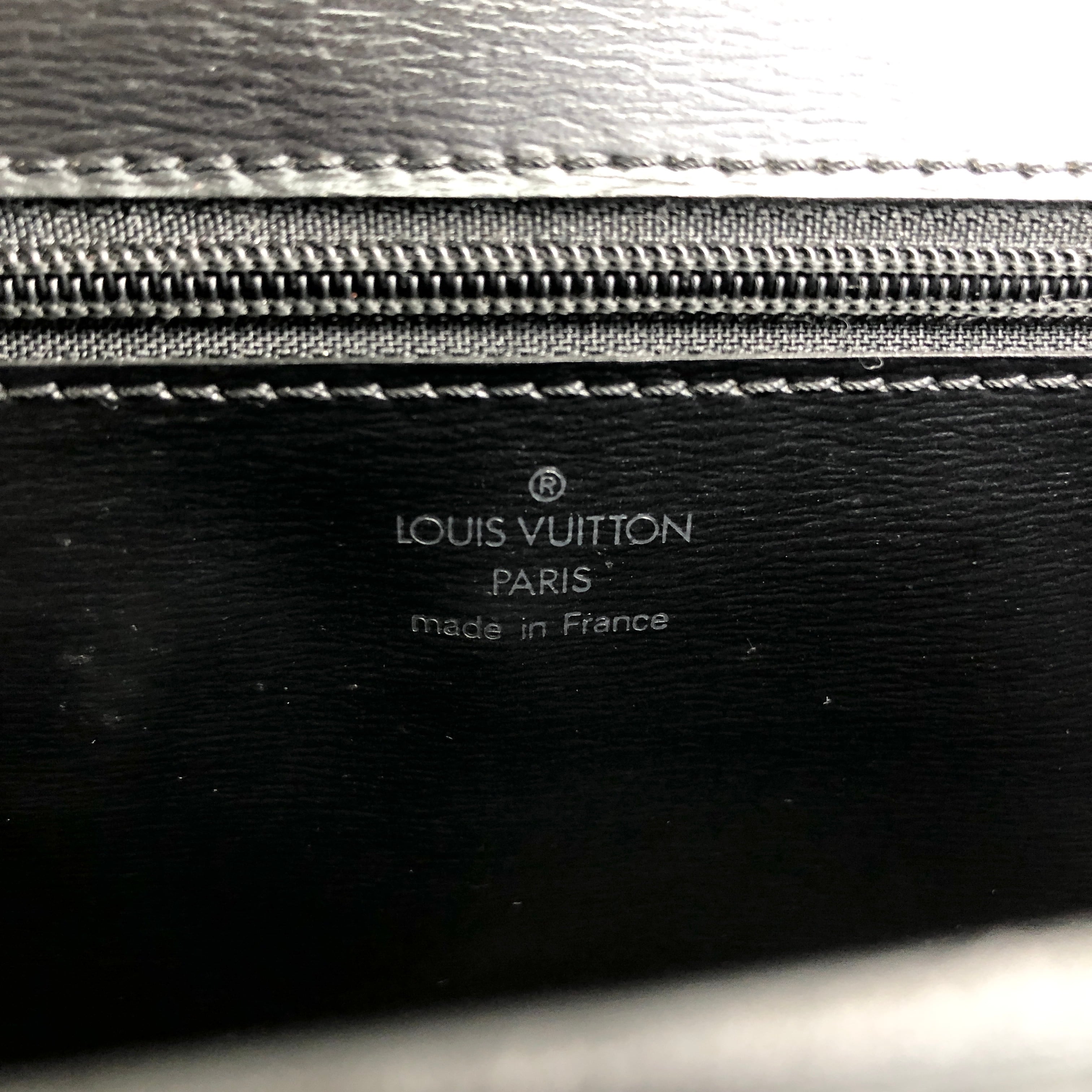LOUIS VUITTON ルイヴィトン エピ ショルダーバッグ ブラック レザー