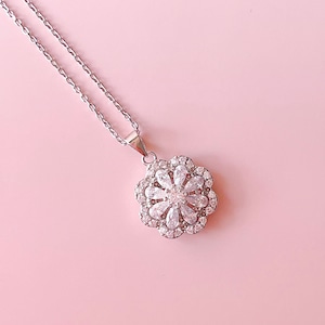 Bloom necklace