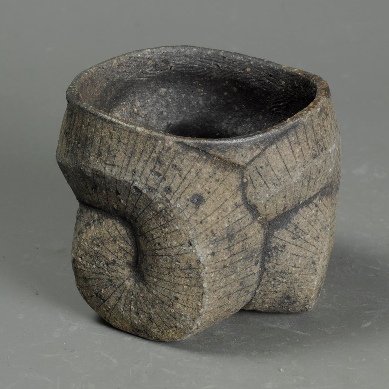 竹内真吾さん　炻器 鉄象嵌ぐい呑　Iron Inlay Guinomi ② 炻器 鉄象嵌ぐい呑 Iron Inlay Guinomi 14-5 | 陶芸家 竹内真吾