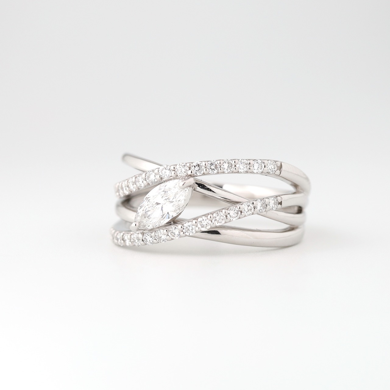 マーキスカット ダイヤモンド デザインリング F / SI2  pt950 / 0.327ct / 0.300ct