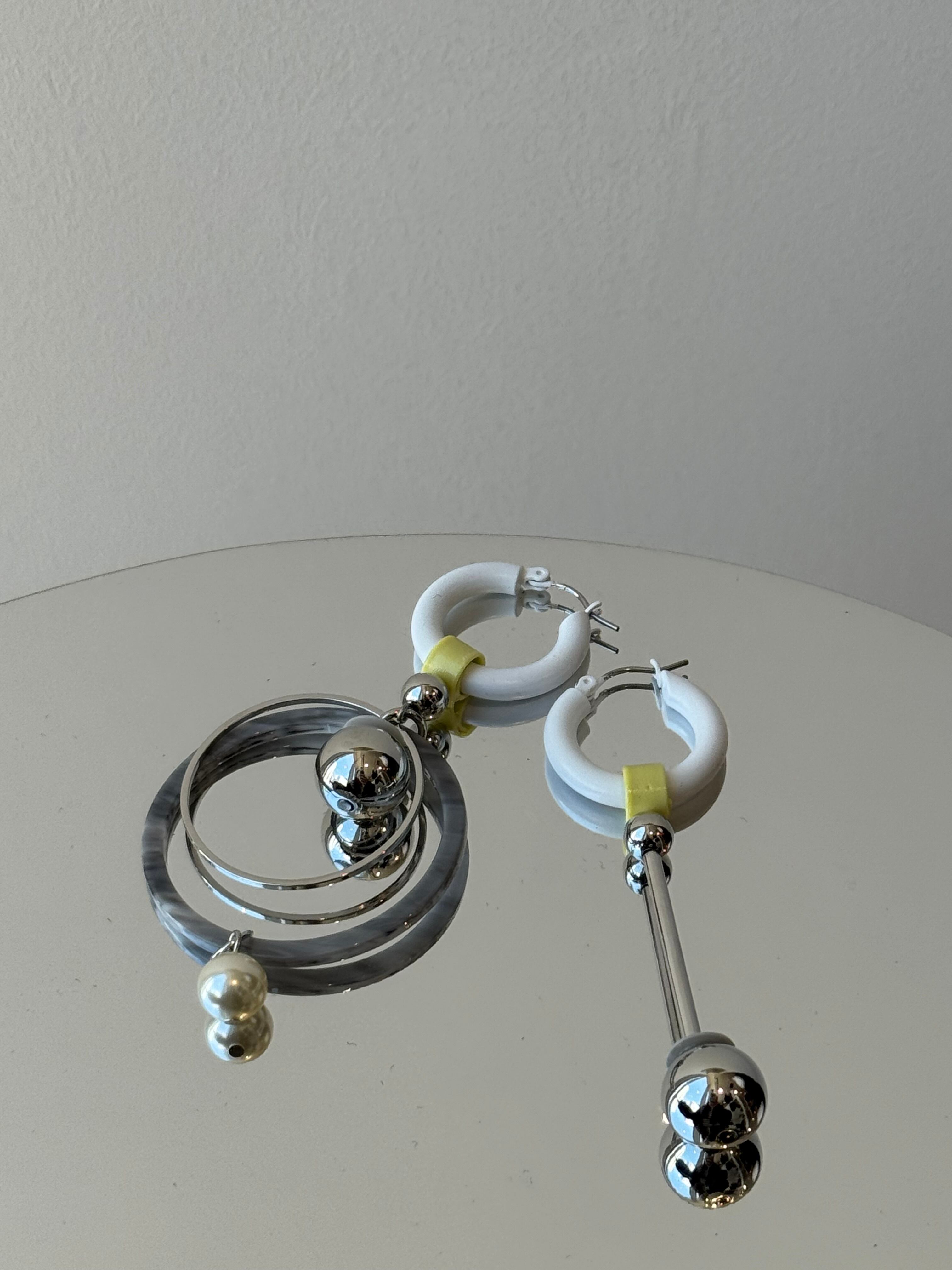 mat white gray circle asymmetry mix