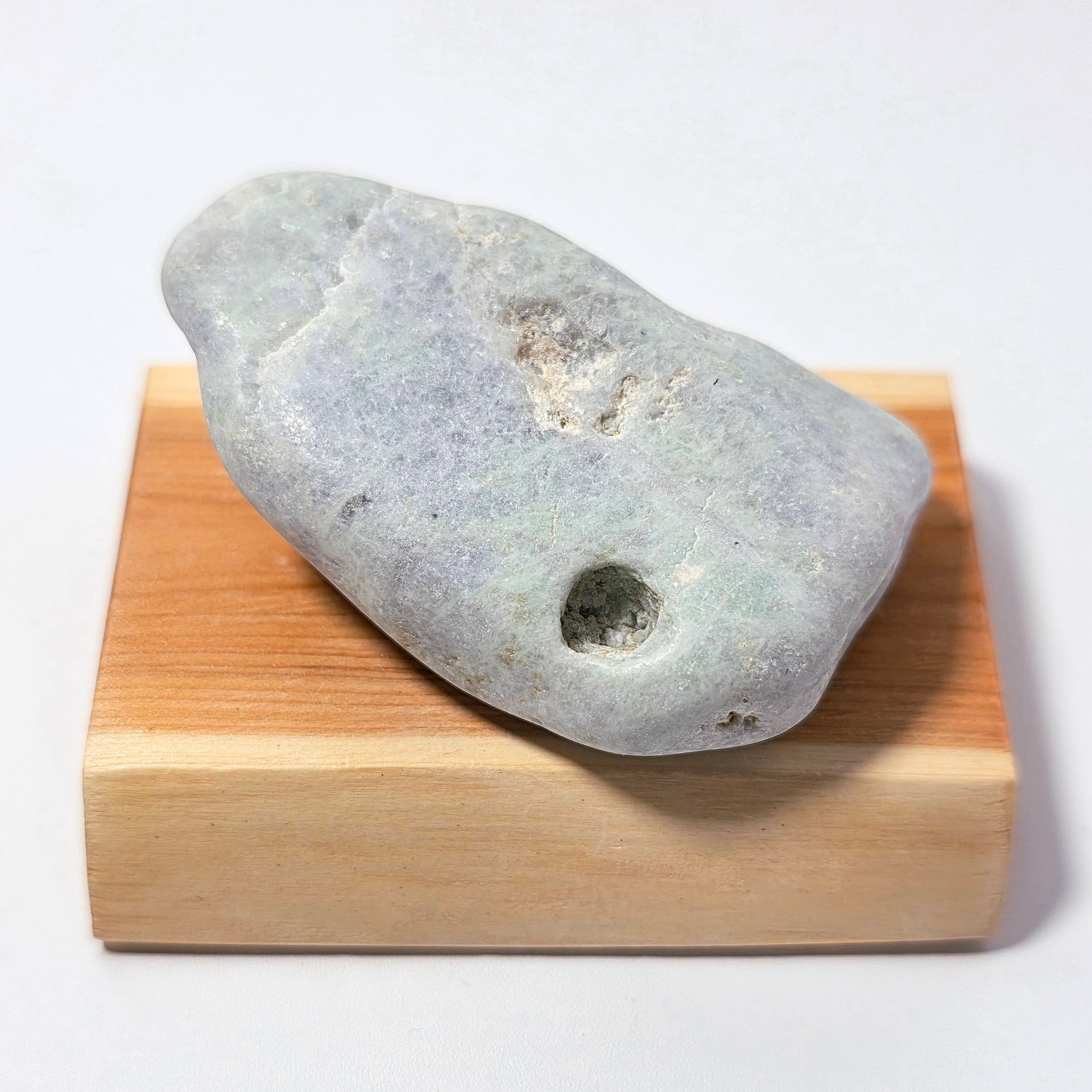 入コン沢 勾玉:糸魚川翡翠 MT0100 | 糸魚川翡翠工芸家 赤羽可行BASE