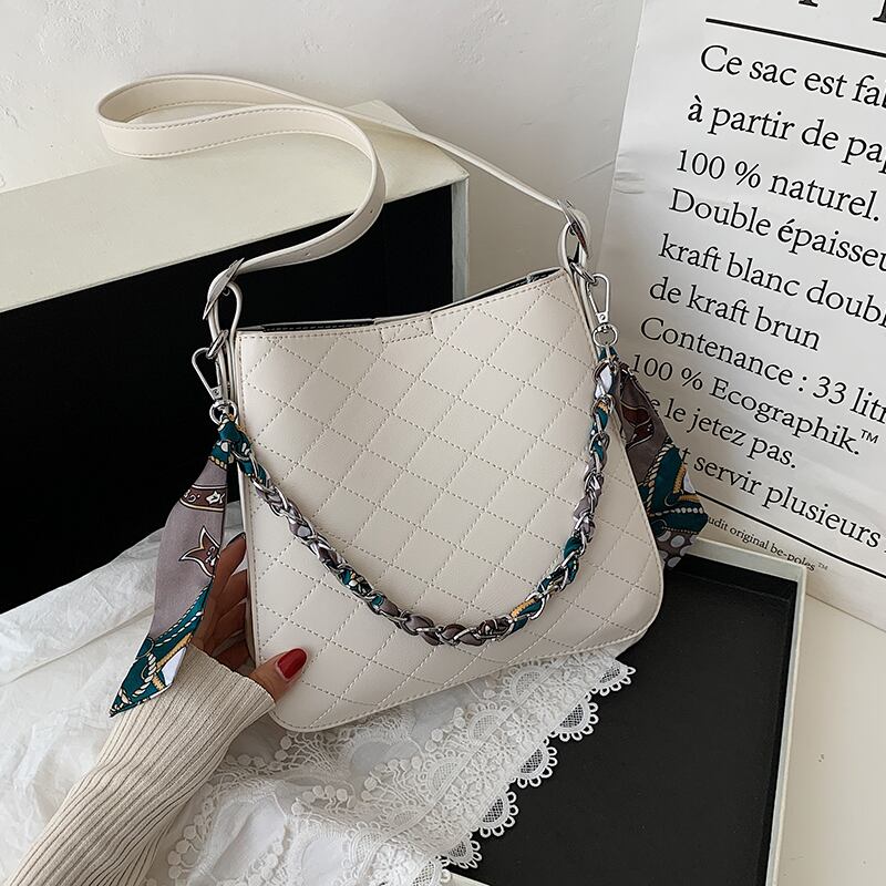 シンプルで大容量のバッグレディースバッグ2020新しい流行のファッションチェーンワンショルダーメッセンジャーバッグネットセレブワイルドバケットバッグ Tiancai_Wing_Bag6571584