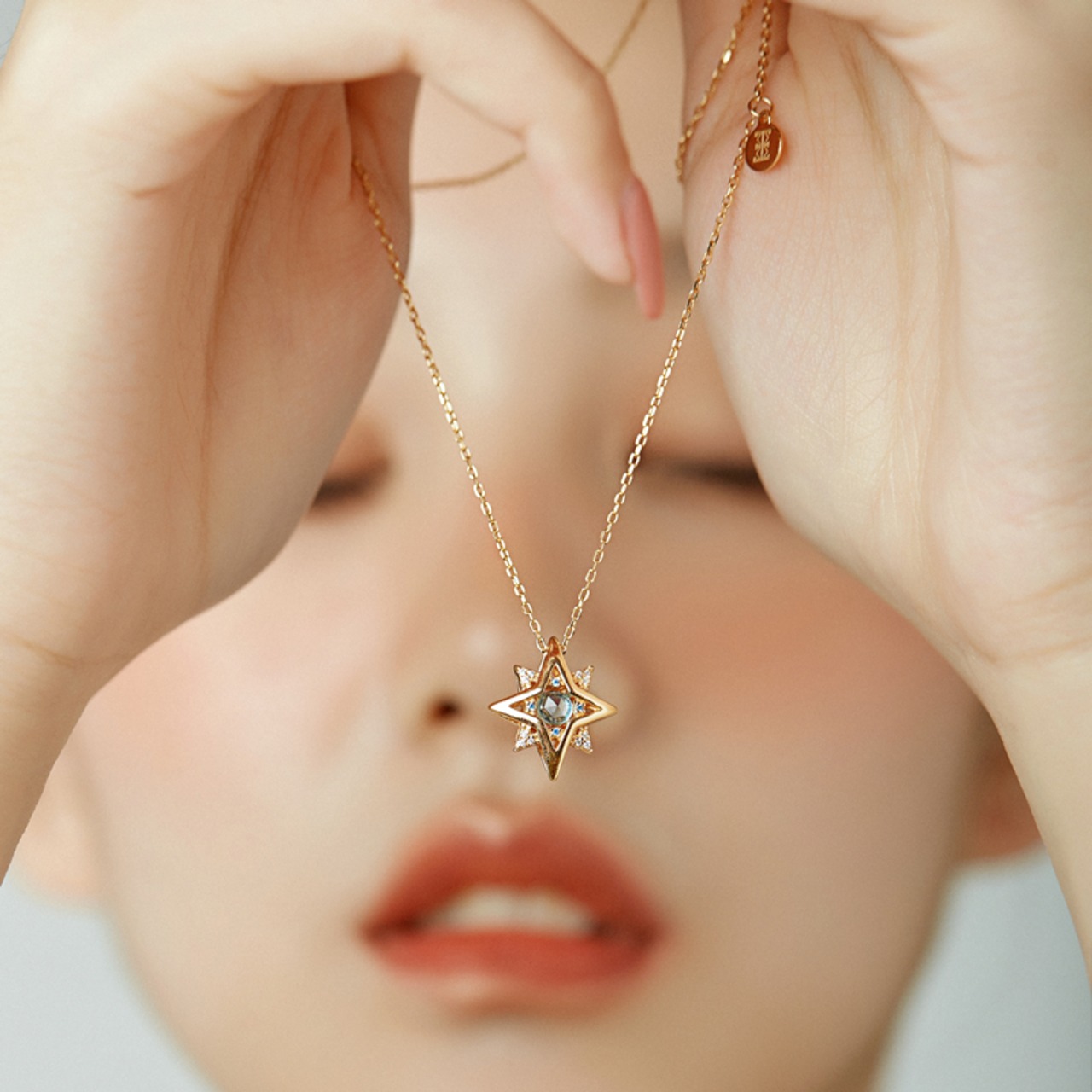 ベツレヘムの星　ブルートパーズのネックレス　M23665