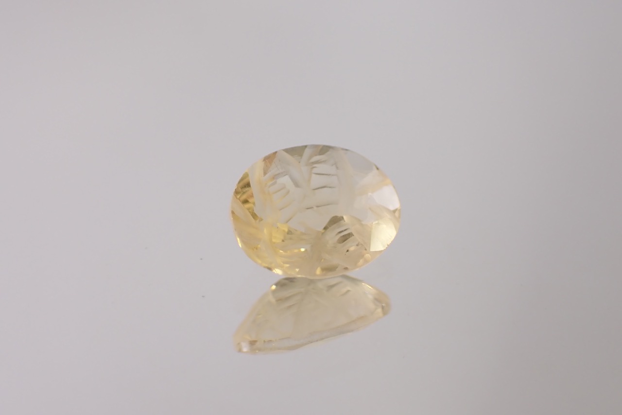 シトリン(裏彫り彫刻カット)　1.87ct　[C7‐682]