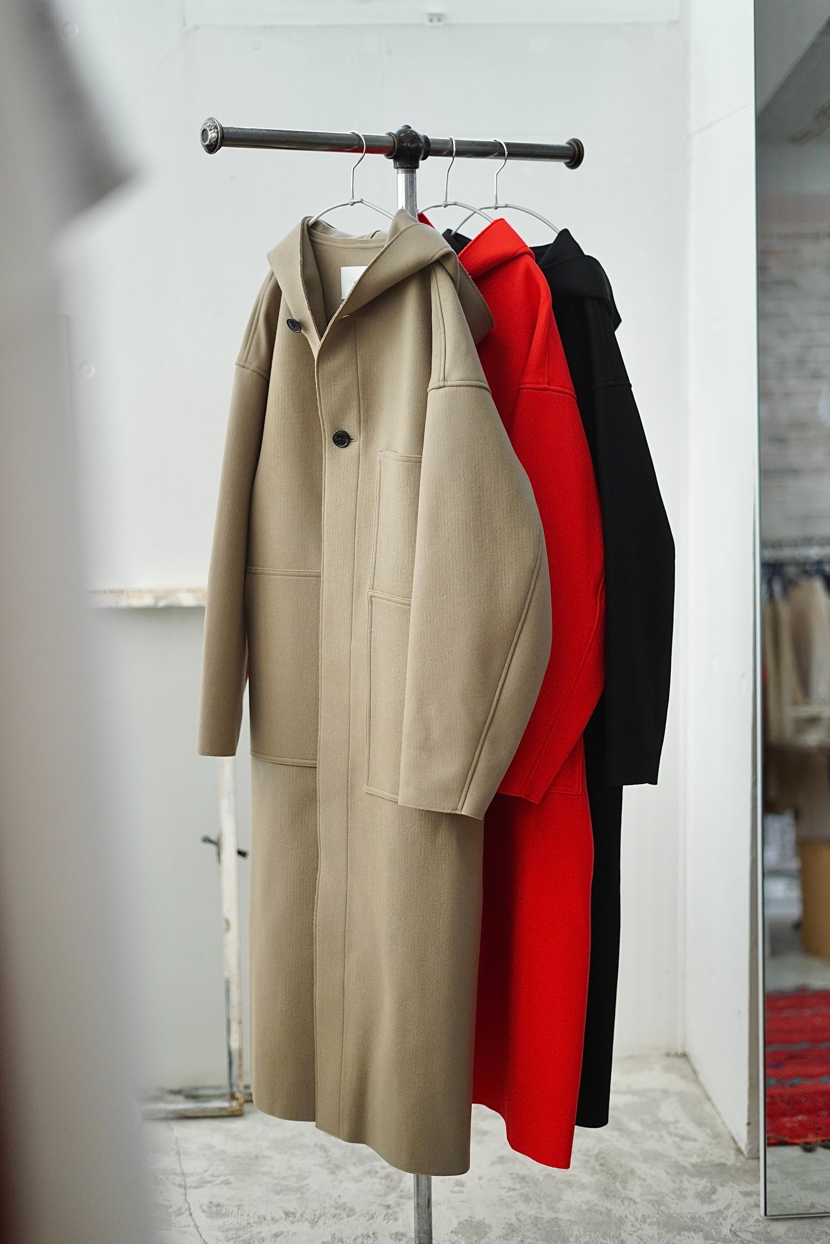 HYKE / MELTON HOODED WORK COAT  BLACK / BEIGE / RED    JUQUI Online