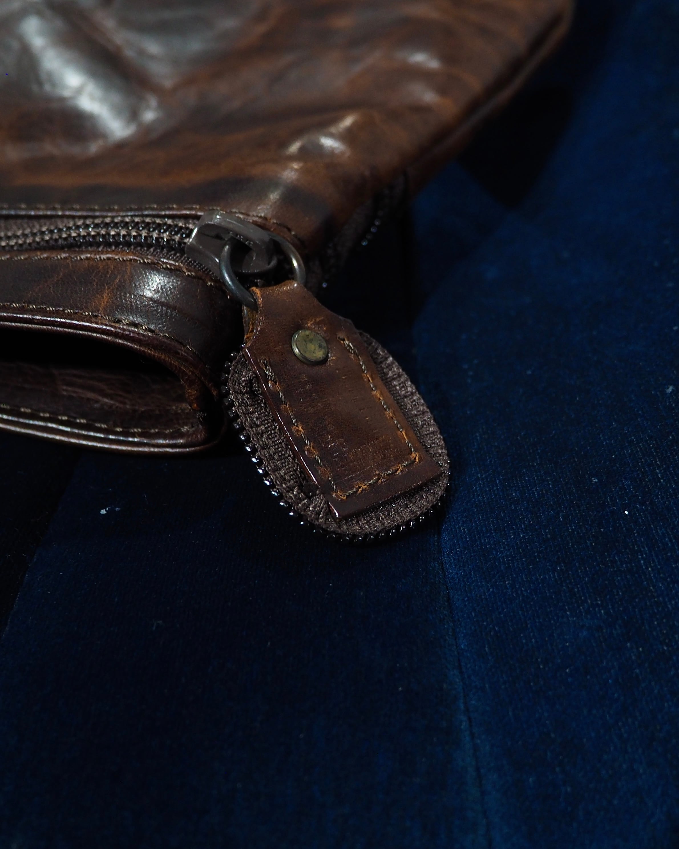 " DINNN " Three Continuing Zip Design Leather Hand Bag