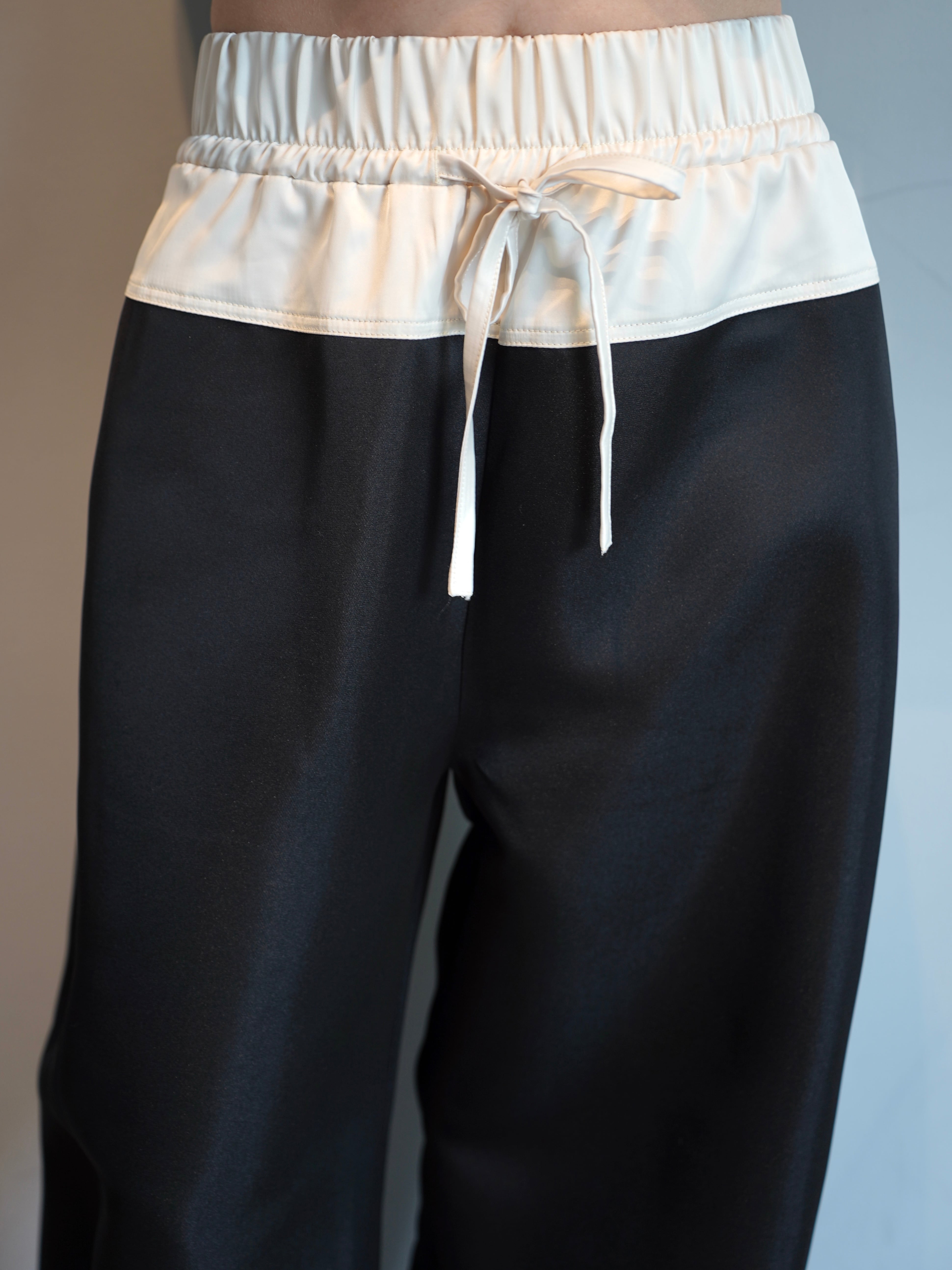 OJYON】canal satin tack pants 【BLACK】 | OJYON