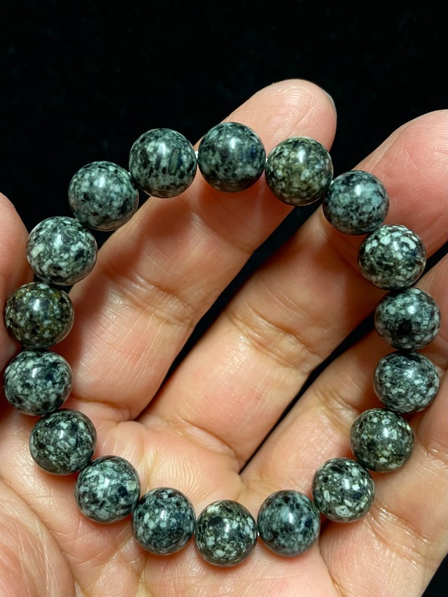 1) 霊石「遠野の石」10mmラウンドビーズ・ブレスレット