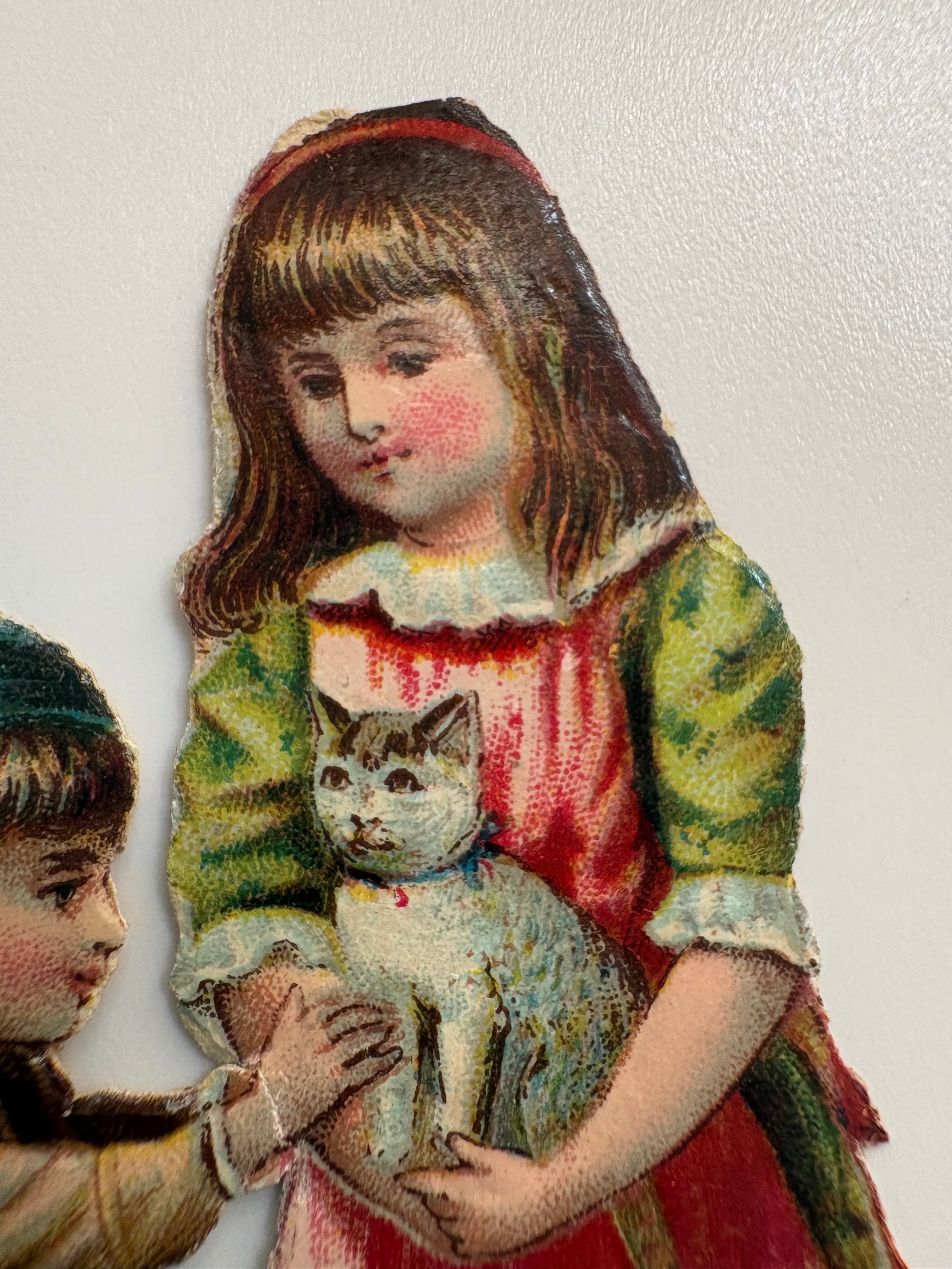 猫を抱いた子どもたちのクロモ（仲良く遊ぶ二人）｜ヨーロッパ
