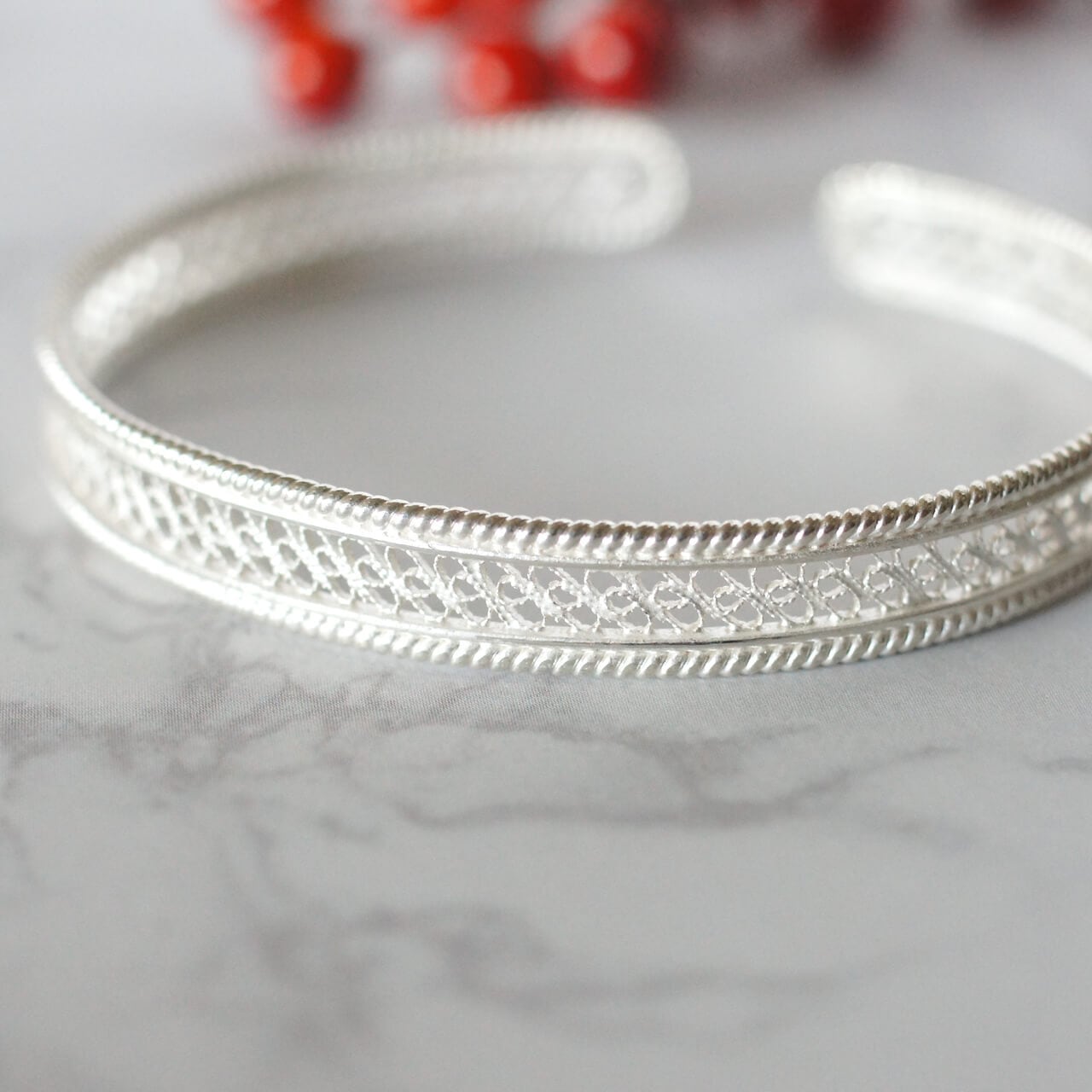 レース ツイステッド バングル / 銀線細工 | マルタフィリグリー