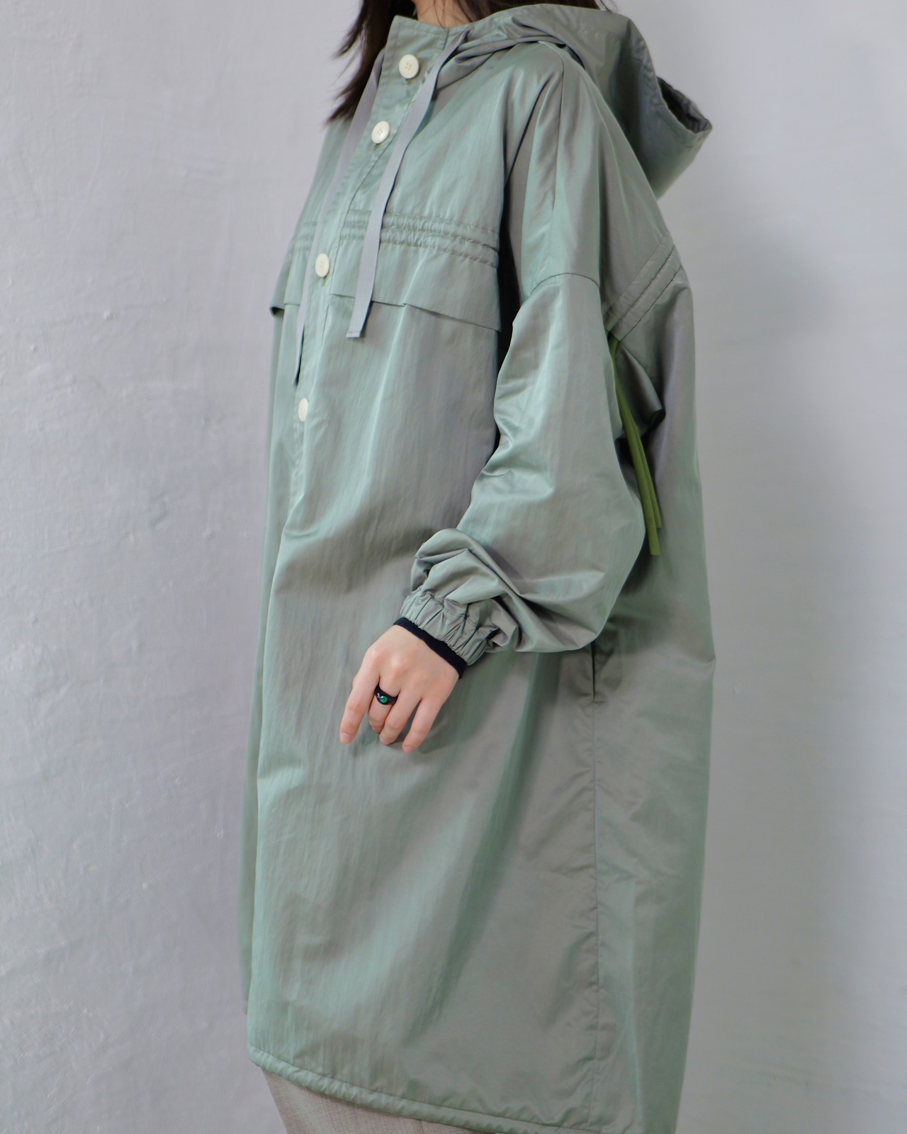 to-te - Drawstring Square Coat ：Slate Green｜撥水素材／微光沢／ドローストリング／スクエアコート