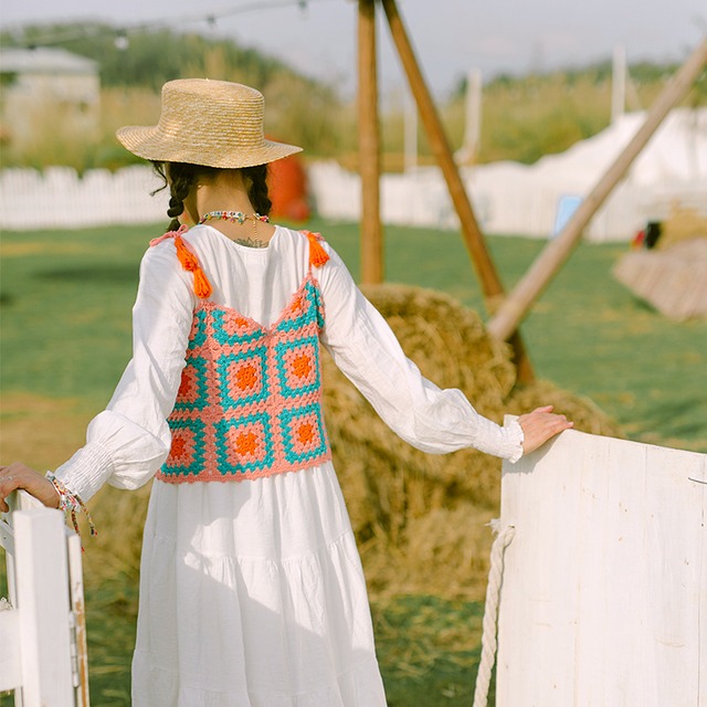 ボヘミアンホローイーズカラーマッチング美しいバックニットキャミソール女性サマーウェアインネットレッドスタイル ドリームホーストラベル婦人服66903258185