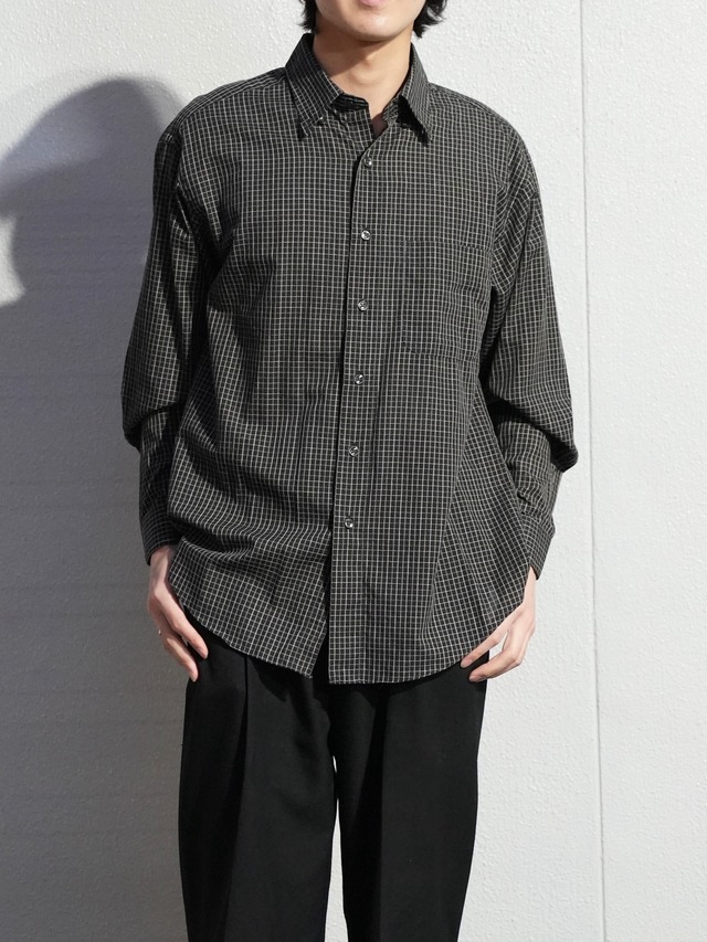 Vintage Van Heusen Black Check Pattern Design Shirt