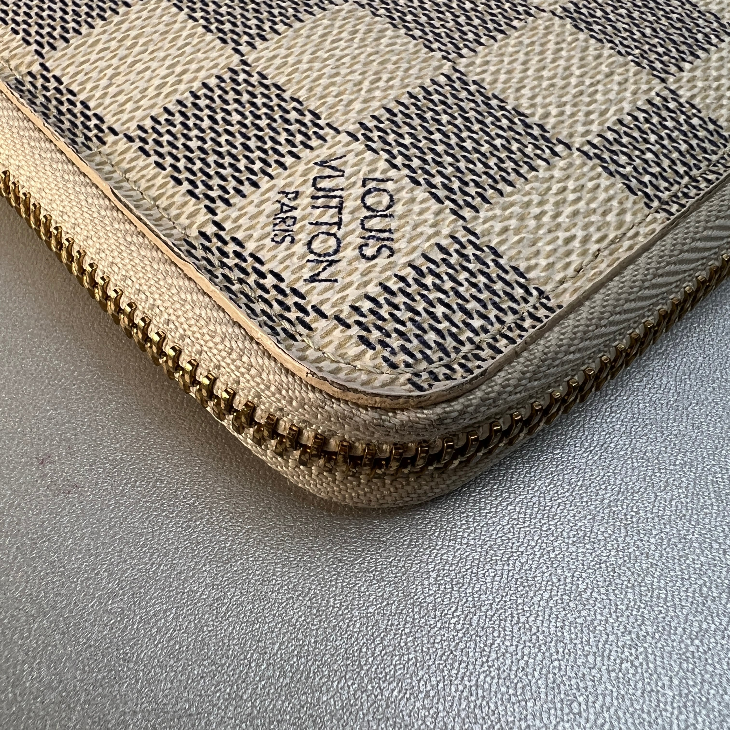 LOUIS VUITTON ルイヴィトン アズール   レザー 長財布 ホワイト A-12185 LOUIS VUITTON ルイヴィトン アズール レザー 長財布 ホワイト A-12185