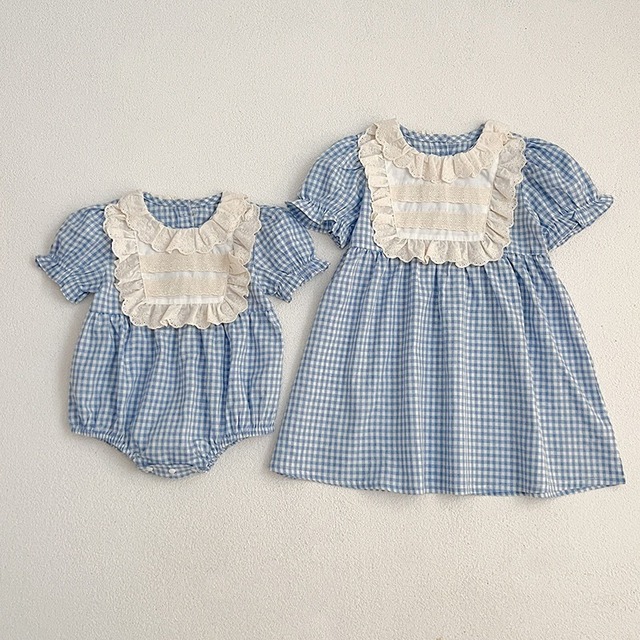 ,ベビーキッズ女の子ブルーギンガムチェックリンクコーデ　パフ半袖　ロンパース　ワンピース　ホワイトフリル　姉妹お揃い　lwa0097