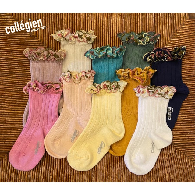 Collegien - Anémone Embroidered Ruffle Ribbed Ankle Sock / Vanille