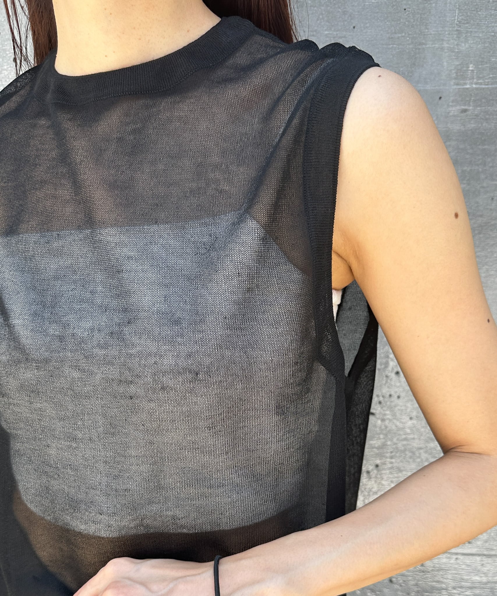 新色追加／SLEEVELESS SHEER KNIT TOPS（ｽﾘｰﾌﾞﾚｽｼｱｰﾆｯﾄﾄｯﾌﾟｽ