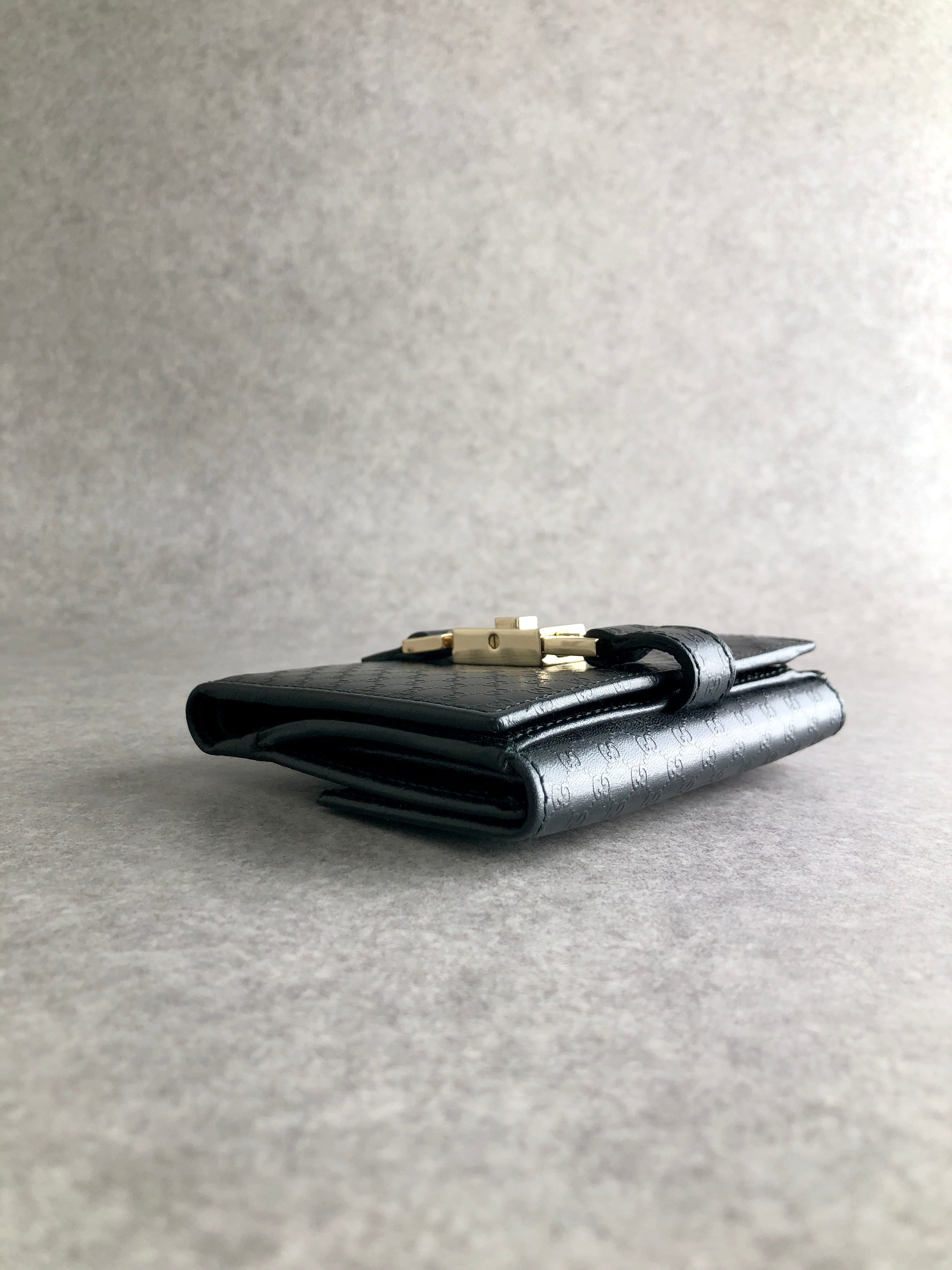 GUCCI グッチ ジャッキー 財布 ブラック GG柄 ロゴ レザー 2つ折り