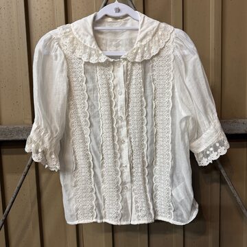 1900年代初頭 フランス フリルの刺繍がうっすら水色の珍しい 