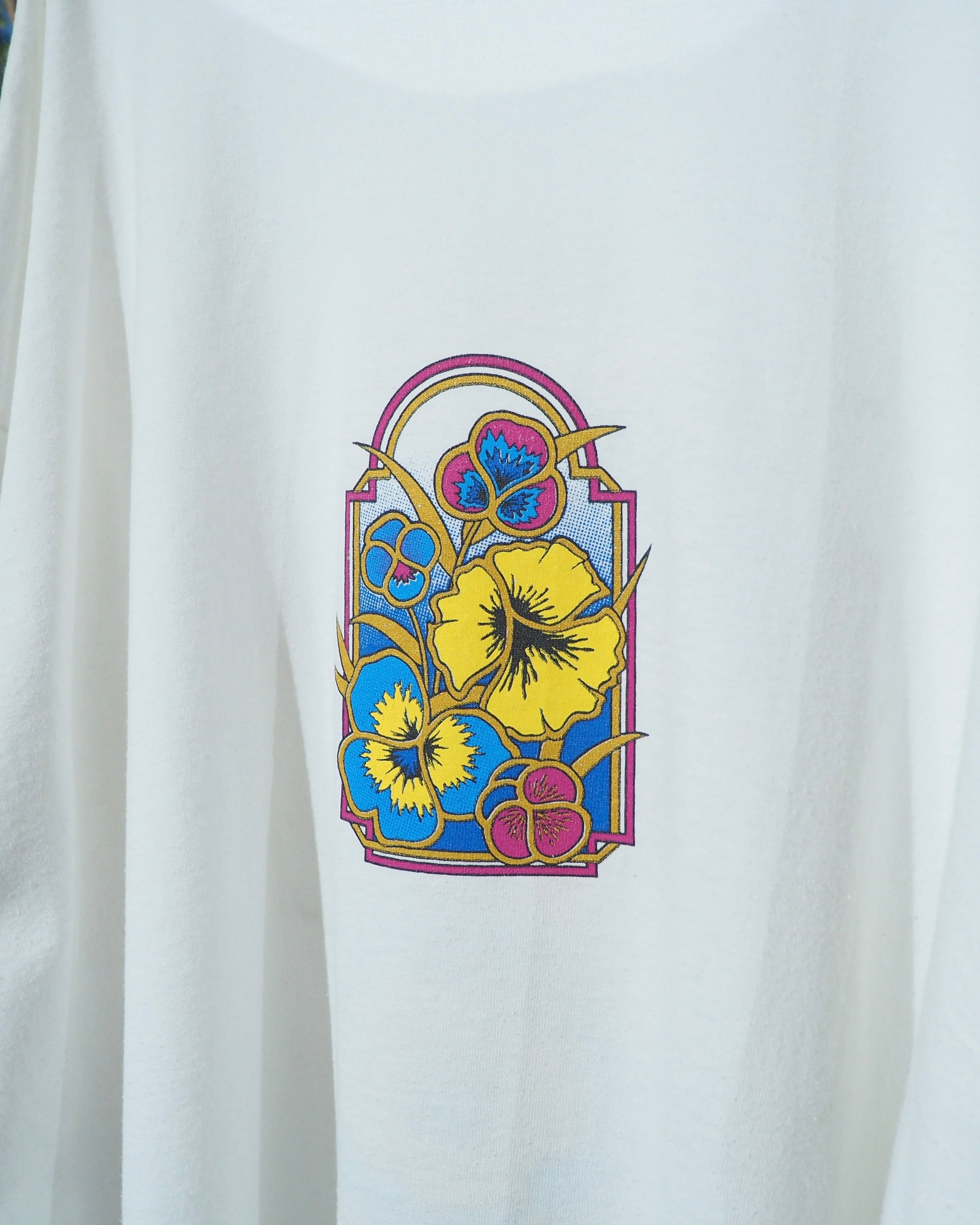 1990s ” 珍品 - Made in USA ” Beautiful Flower Double sided Printed vintage SS Tee