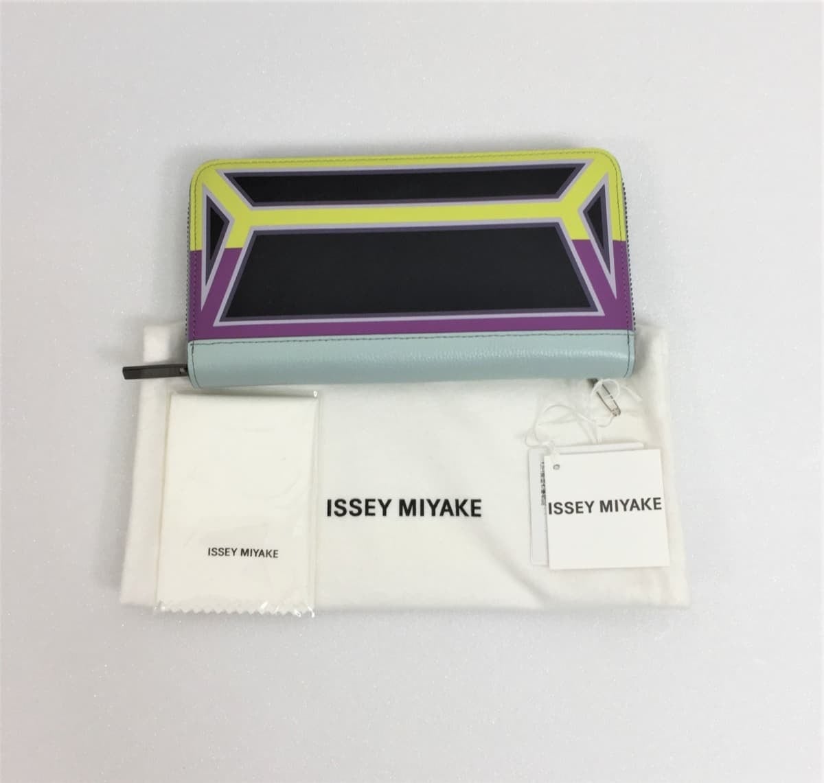 Issey Miyake イッセイミヤケ Guston Wallet ガストンウォレット ラウンドファスナー長財布 ブルー 参考定価 フクル ファッションブランドユーズドセレクトショップ