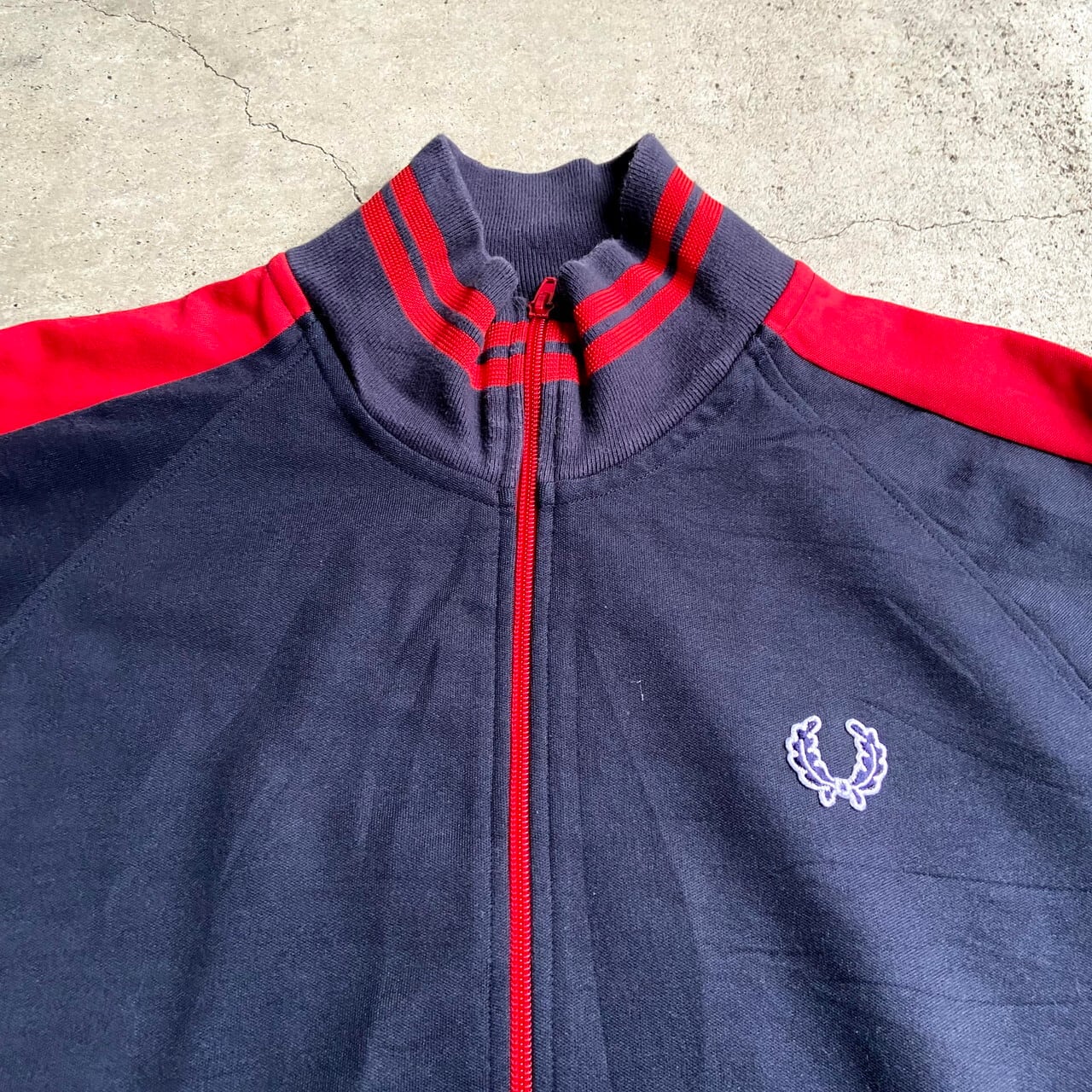 80年代 ポルトガル製 FRED PERRY フレッドペリー ワンポイント ロゴ ワッペン ジャージ トラックジャケット メンズL 古着  ネイビー×レッド 紺 赤 ヴィンテージ ビンテージ【ジャージ・トラックジャケット】 | cave 古着屋【公式】古着通販サイト