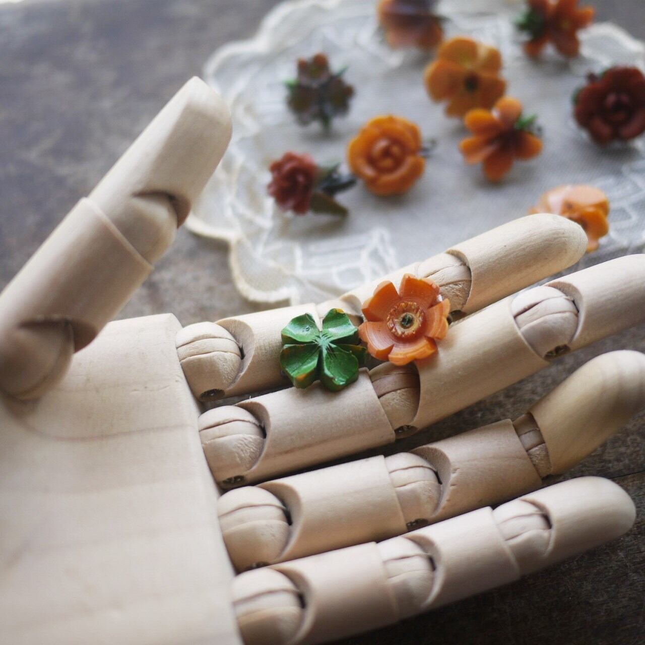 小さな花のブローチ WHW ドイツ | こりすのパン屋Base店 （世界の