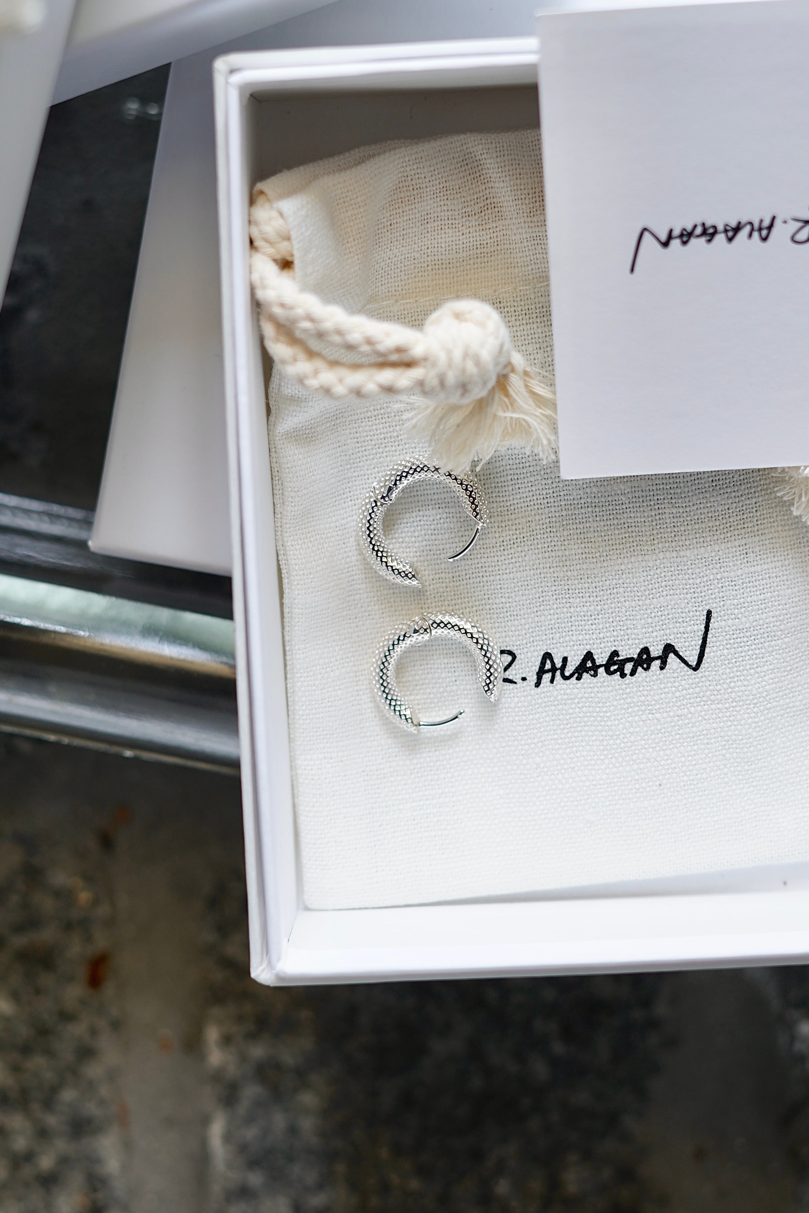 R.ALAGAN / TINY DOT HOOPS (SILVER) | JUQUI Online