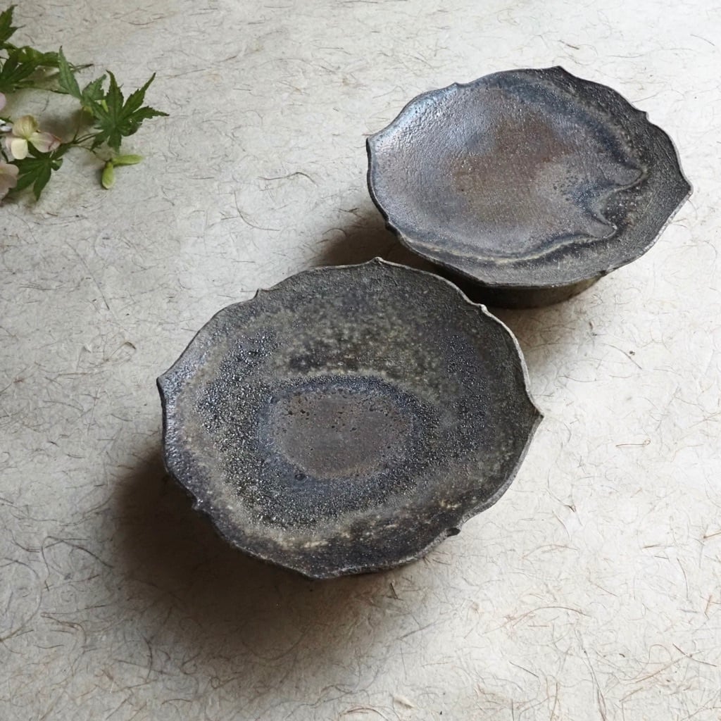 土本訓寛・久美子/焼締象嵌 稜花高台皿