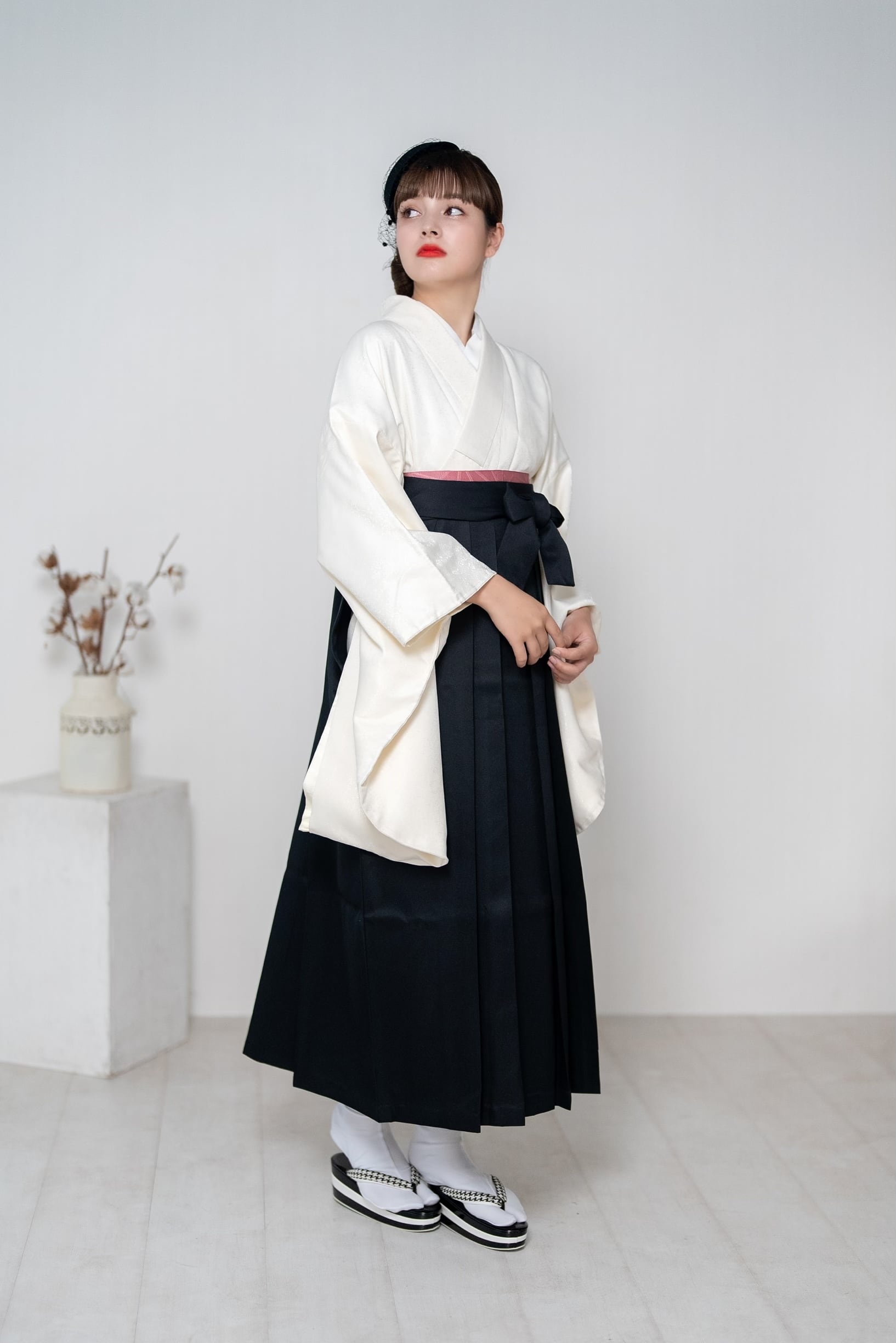 ✅美品 【着物＆袴セット】二尺袖着物 袴 卒業式 LLサイズ 中古品)卒業式袴セット「二尺袖：クリーム/水色 矢絣に椿+袴：エンジ