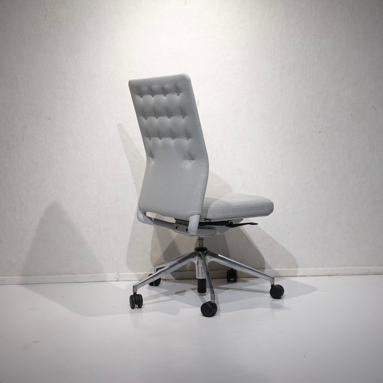 Vitra ヴィトラ ID Trim アイディトリム オフィスチェア デスクチェア ワークチェア アームレス チェア 椅子 キャスター付き 昇降可 ファブリック 北欧 モダン ミニマル