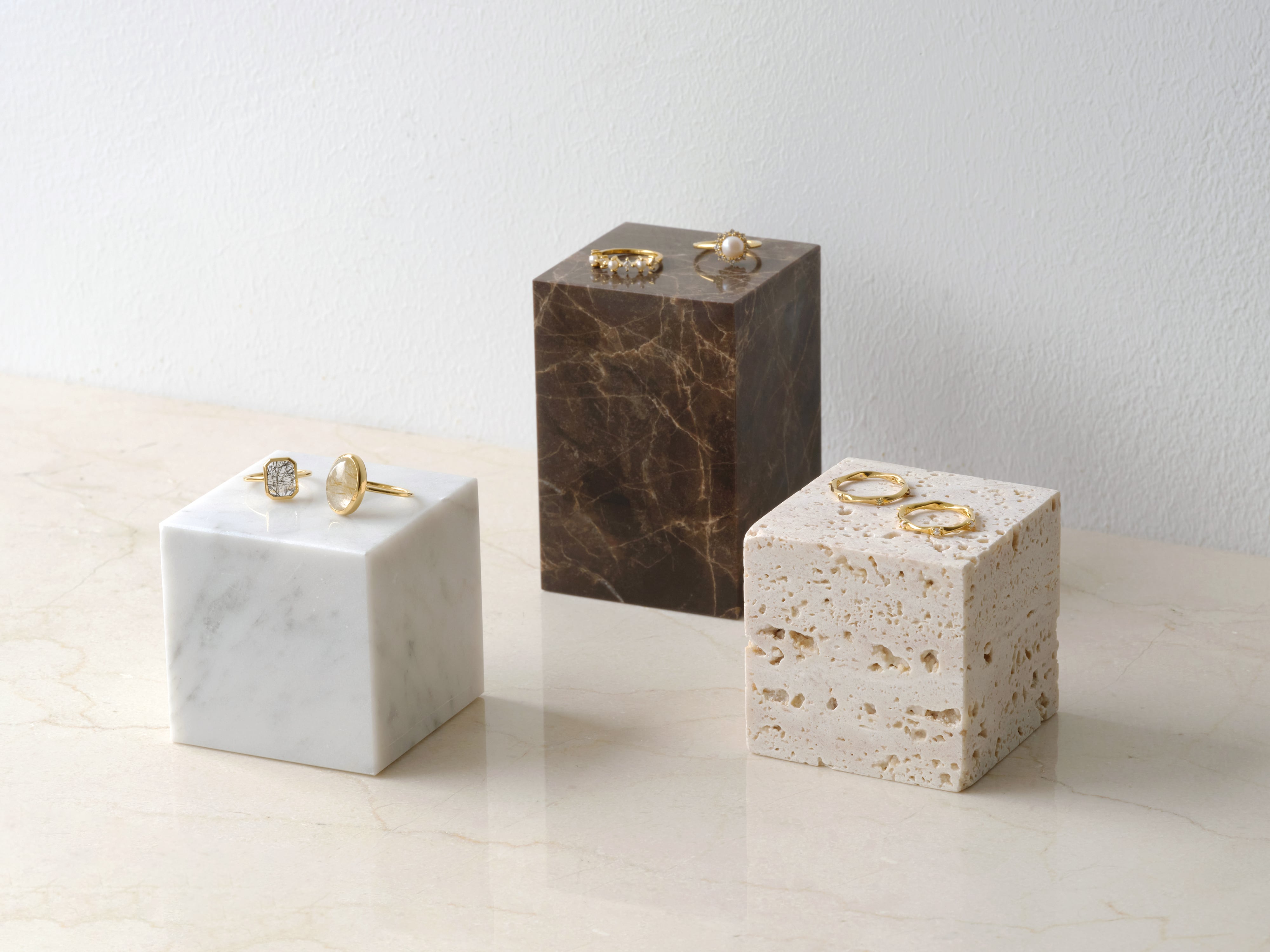 MARBLE DISPLAY CUBE - Bianco Carrara × Medium | 大理石ディスプレイ