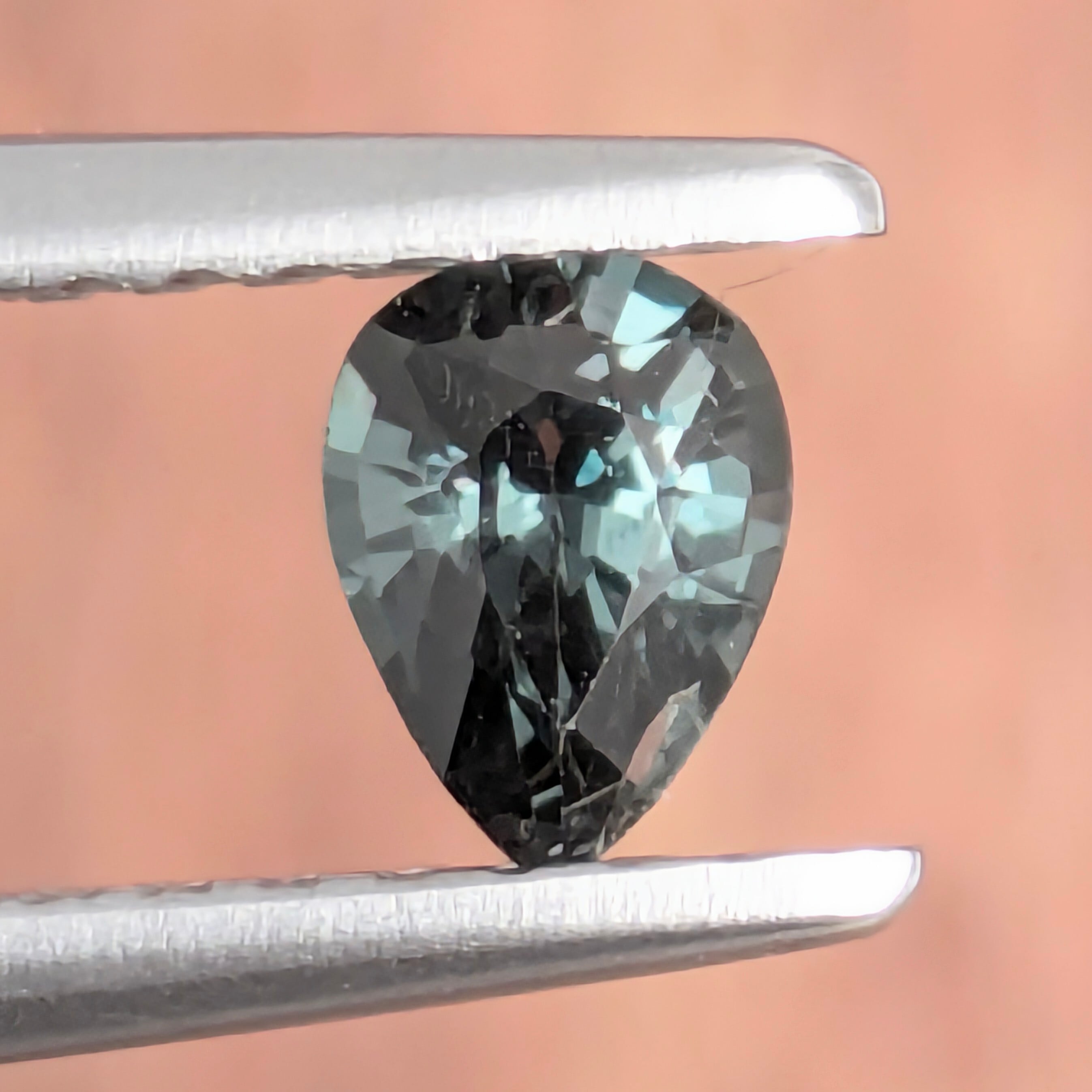 ベキリーブルーガーネット(カラーチェンジ)ルース 【0.338ct