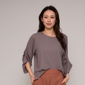 【オンオフ兼用】 袖タック・エステルボイルブラウス ‐ LER-2609 モカ ‐