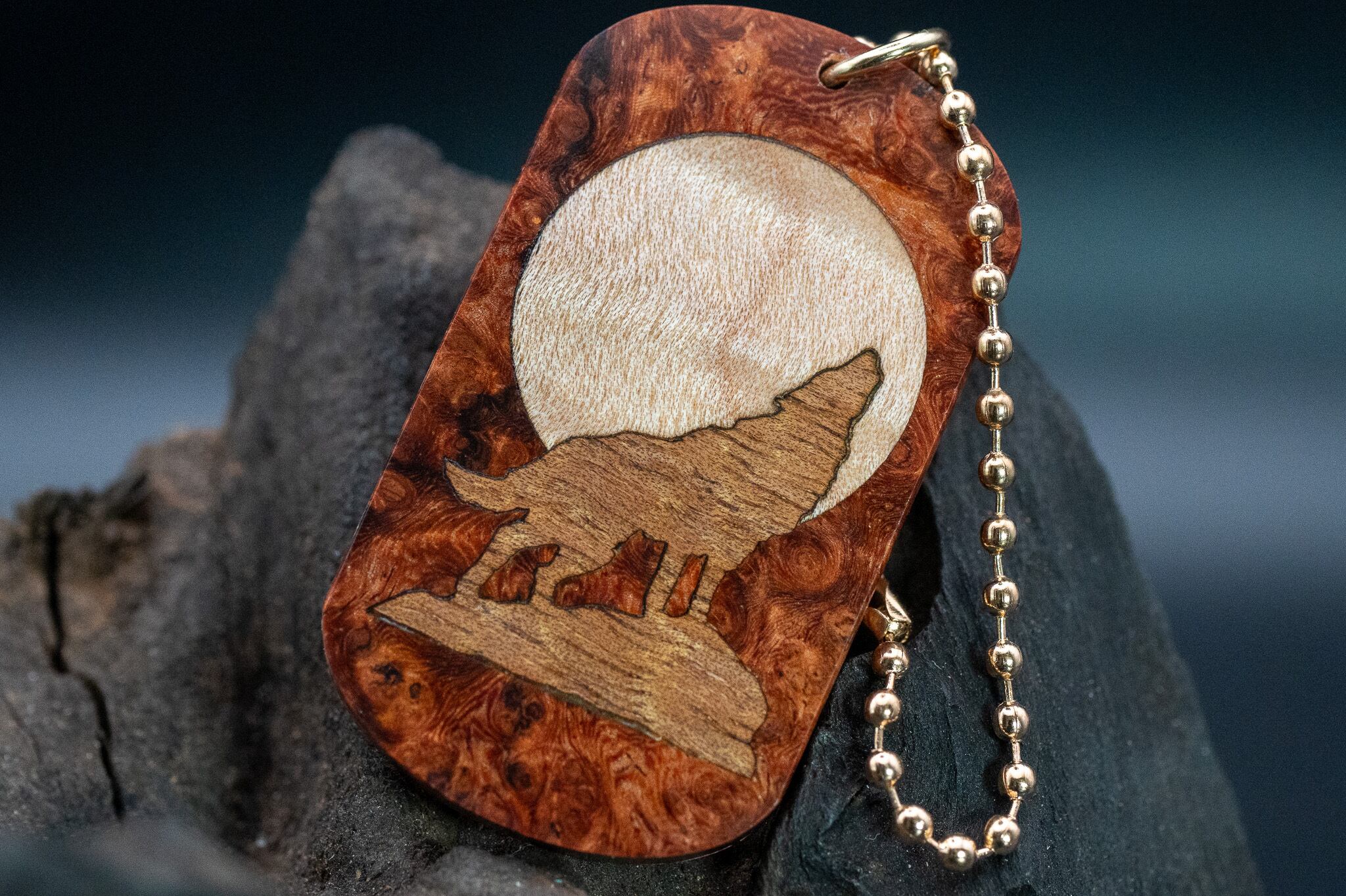 【朱色の銘木】本花梨瘤杢 ドッグタグ 象嵌 月と狼