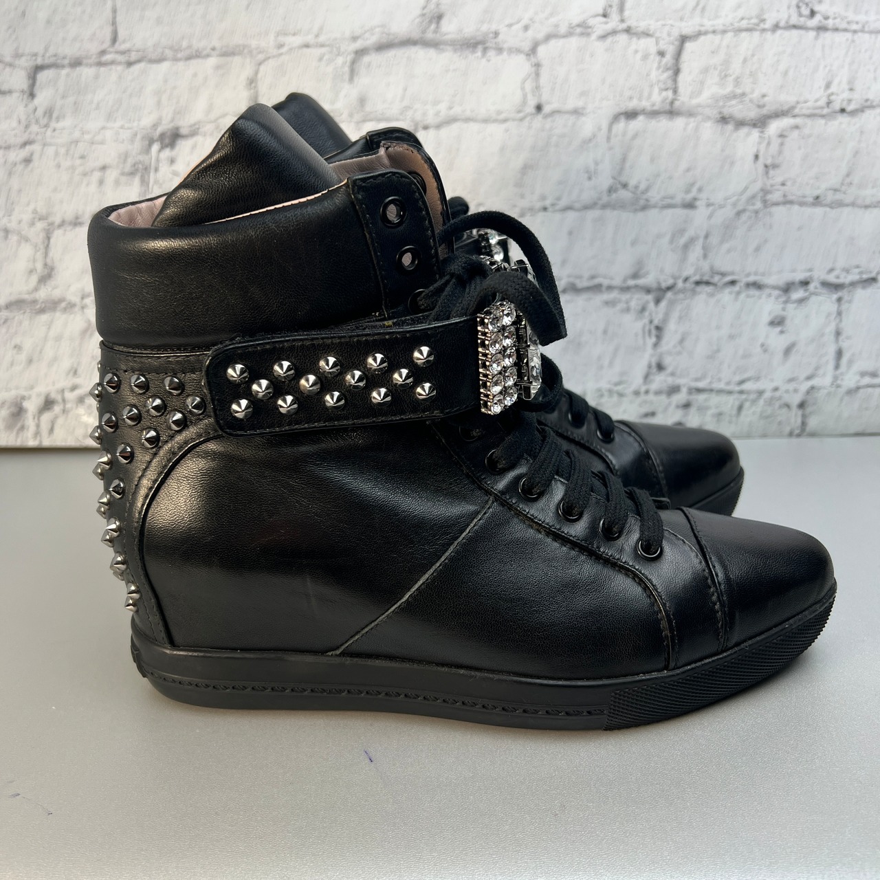 【最終処分SALE】miumiu ミュウミュウ ハイカット スニーカー スタッズ ビジュー  靴 ブラック A-10528