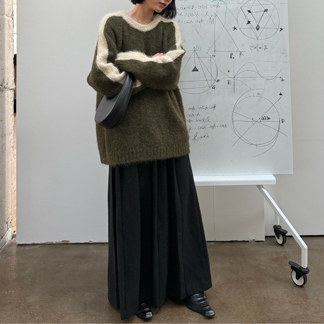 bi-color drop shoulder knit sweater J00142