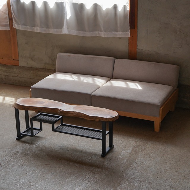 欅 一枚板 ローテーブル 棚が複雑です