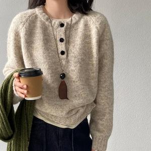 button-front crew neck knit top J00145