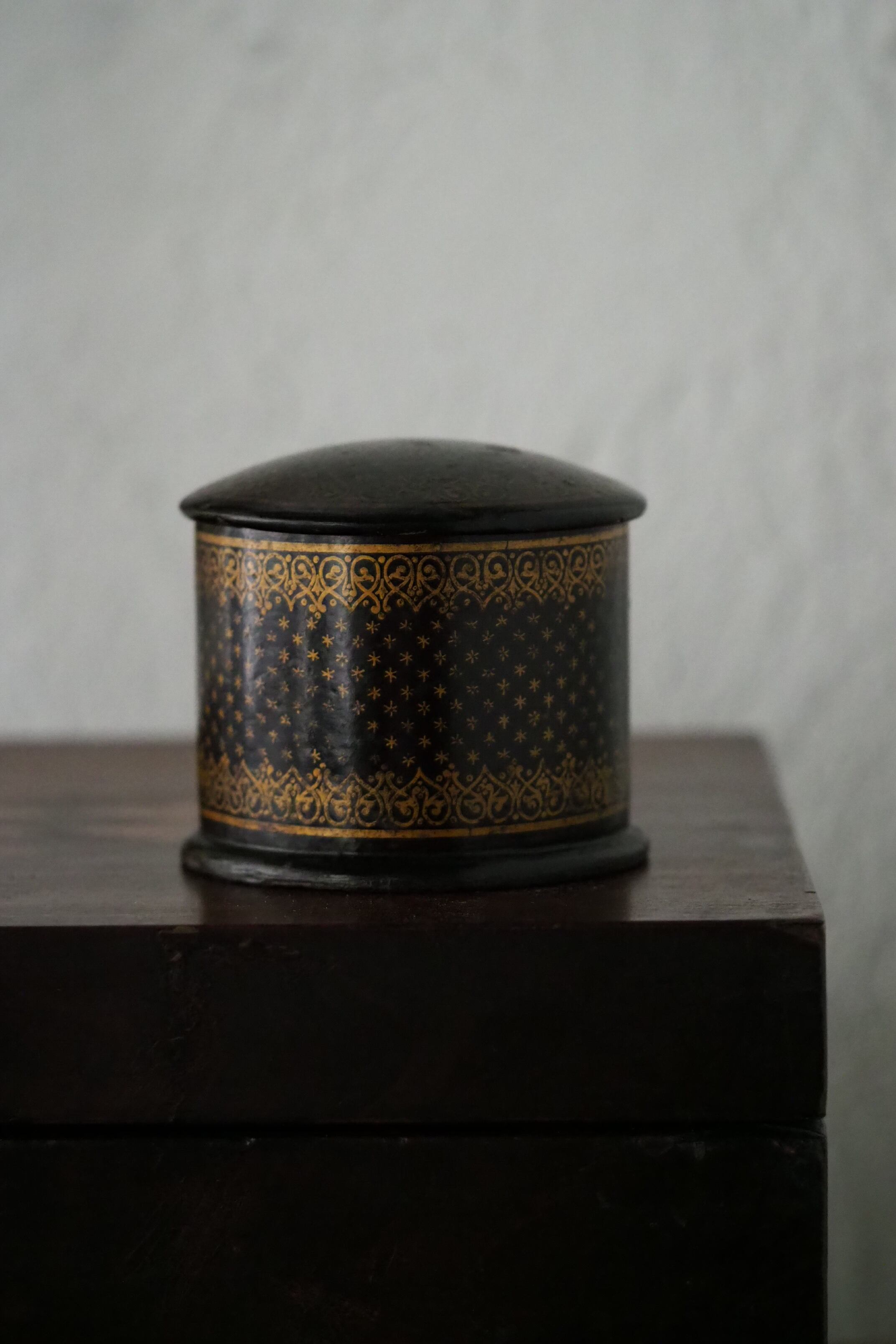 パピエマシェパウダーケース-antique papier mache powder case