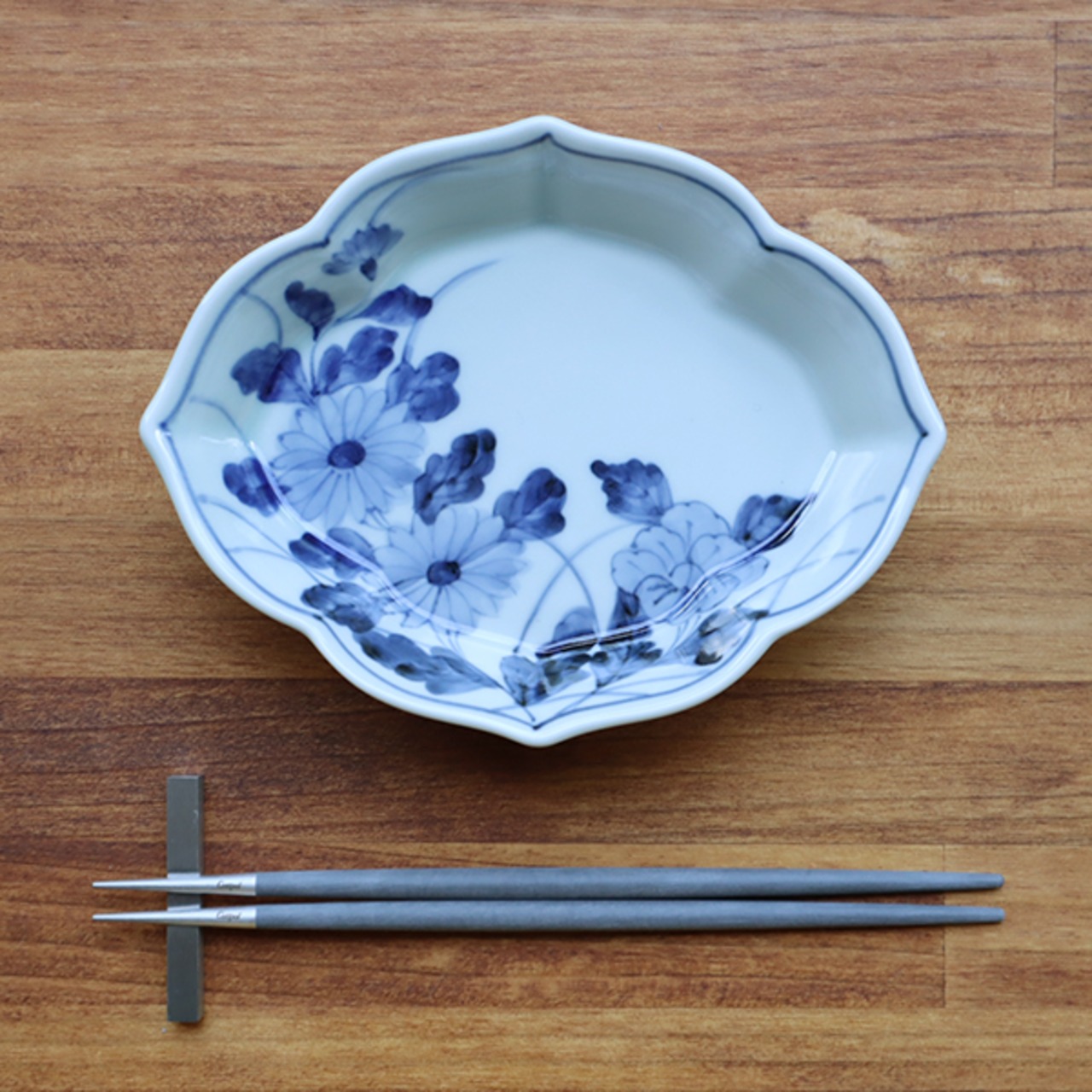 【まるふくオリジナル】有田焼　鉄粉釉花唐草花菱向付 33-089