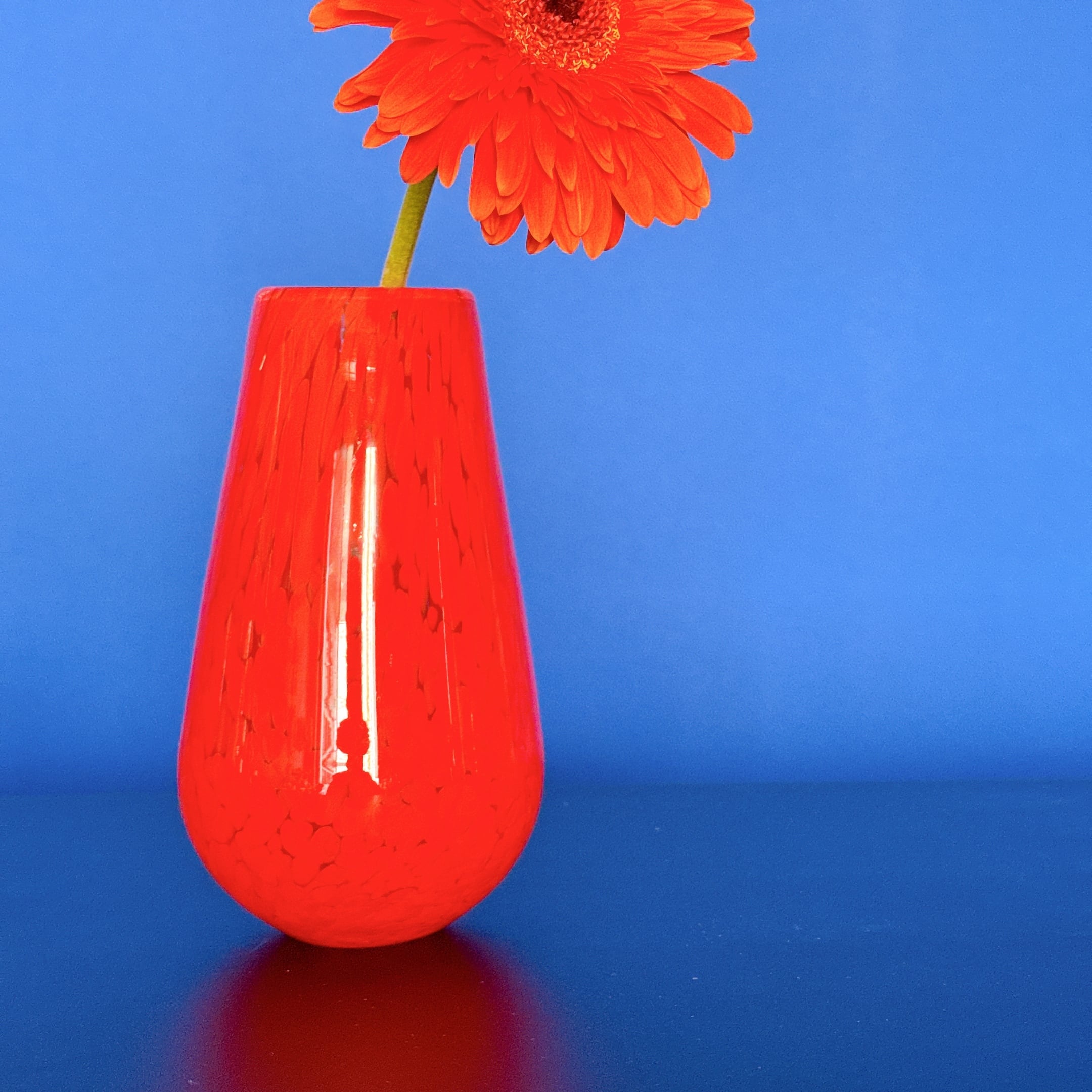 新品 球形 花瓶 白地 赤い花 青い葉 cobaltblue87