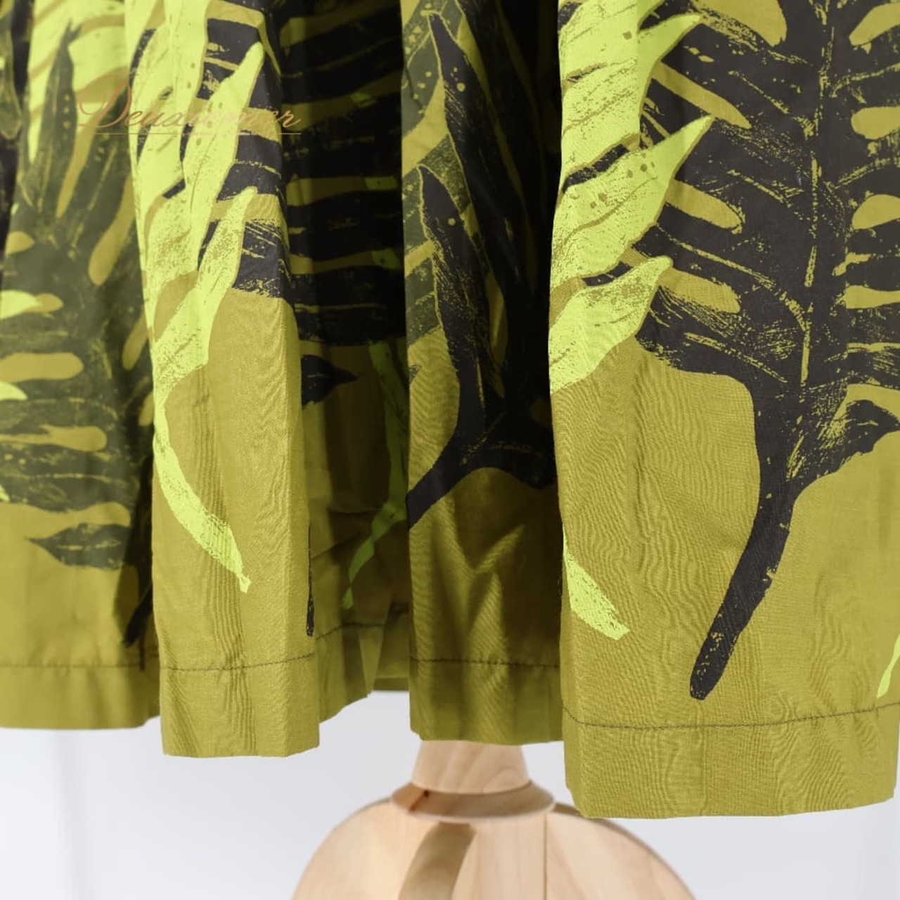 フラダンス 衣装 CC Fashions CCファッション ワンピース ドレス グリーン系 カーキ系 ラウアエ柄 緑 黒 フリル フラ ダンス ダンス衣装 イベント ステージ ハワイアン アロハ かわいい 華やか おしゃれ ブラック系