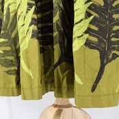 フラダンス 衣装 CC Fashions CCファッション ワンピース ドレス グリーン系 カーキ系 ラウアエ柄 緑 黒 フリル フラ ダンス ダンス衣装 イベント ステージ ハワイアン アロハ かわいい 華やか おしゃれ ブラック系